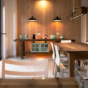 https://woodbnb.it-lombardy.com